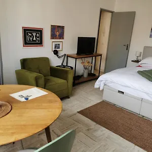 Apartment Studio Calme Et Tres Lumineux, Au Pied De Notre Dame De La Garde, Marseille